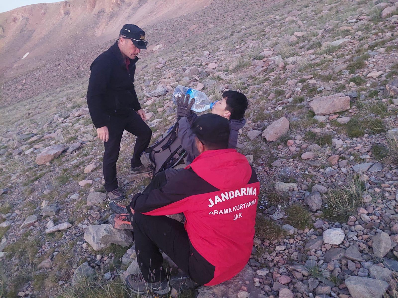 Erciyes Dağı'nda Mahsur Kalan Turist Ekipler Tarafından Kurtarıldı