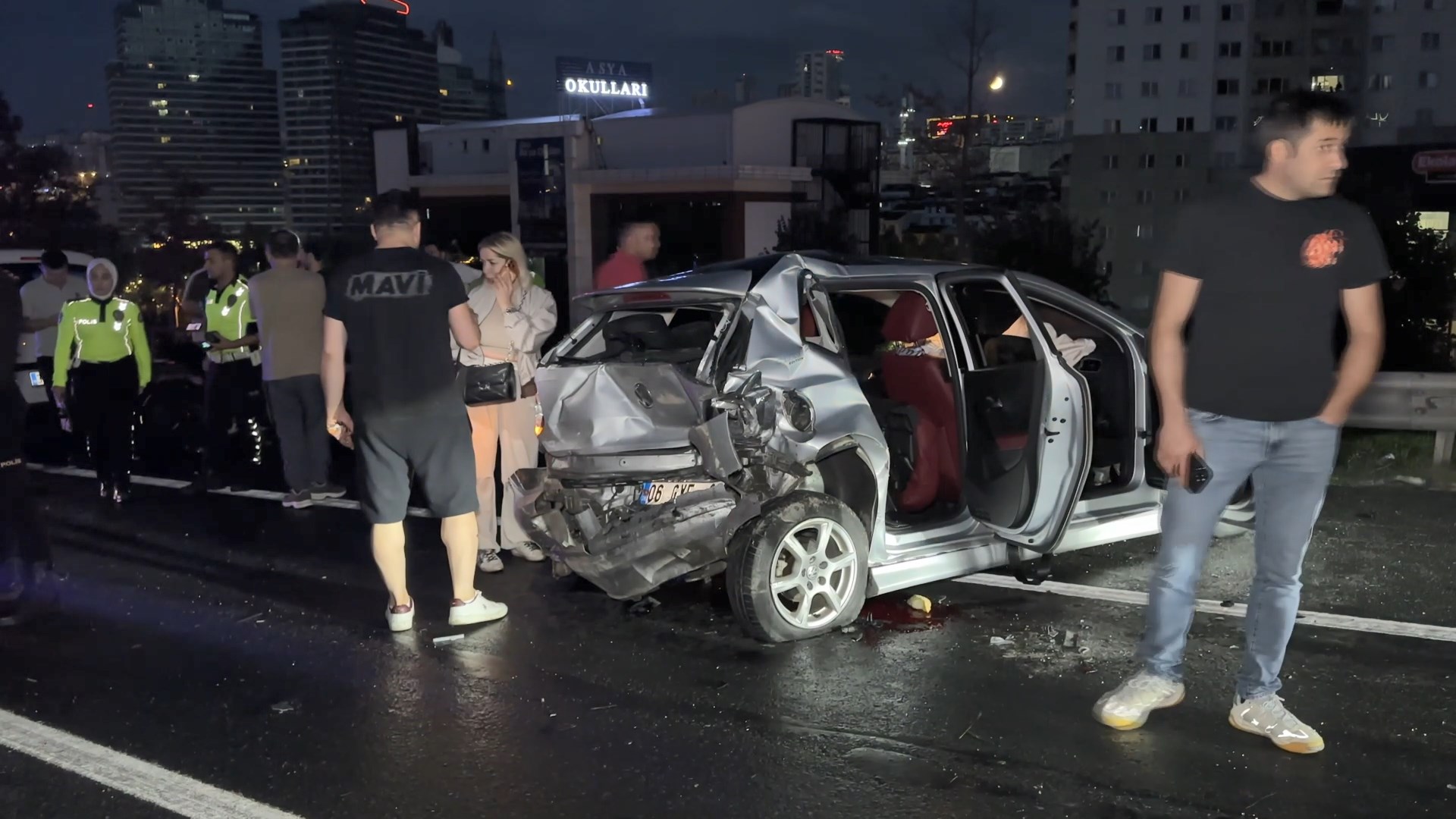 Esenyurt'ta Zincirleme Kaza: 11 Araç Birbirine Girdi, 6 Yaralı Var
