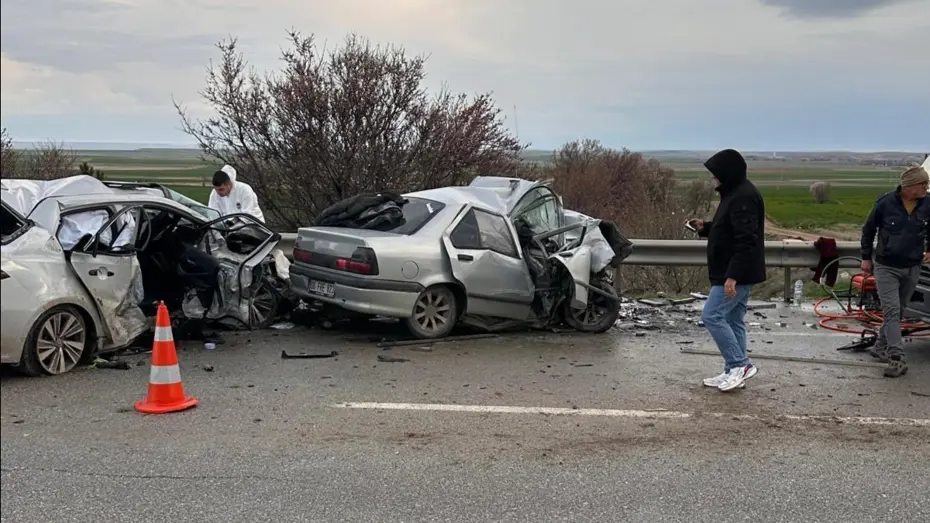 Eskişehir-Ankara Yolunda Feci Kaza: 4 Ölü, 2 Yaralı