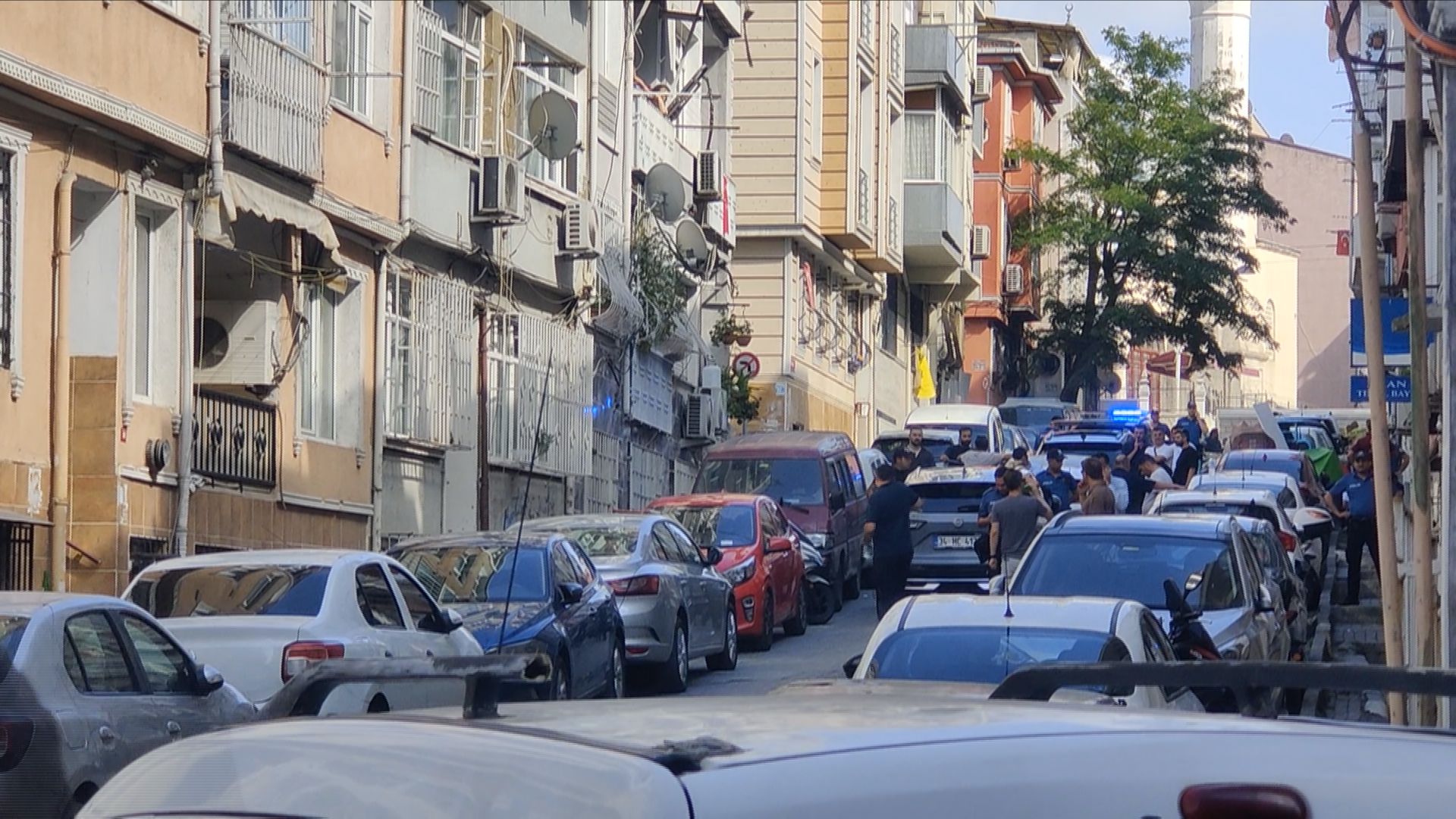 Fatih'te Yürek Yakan Aile Faciası: Emekli Polis Eşini ve Kızını Vurdu