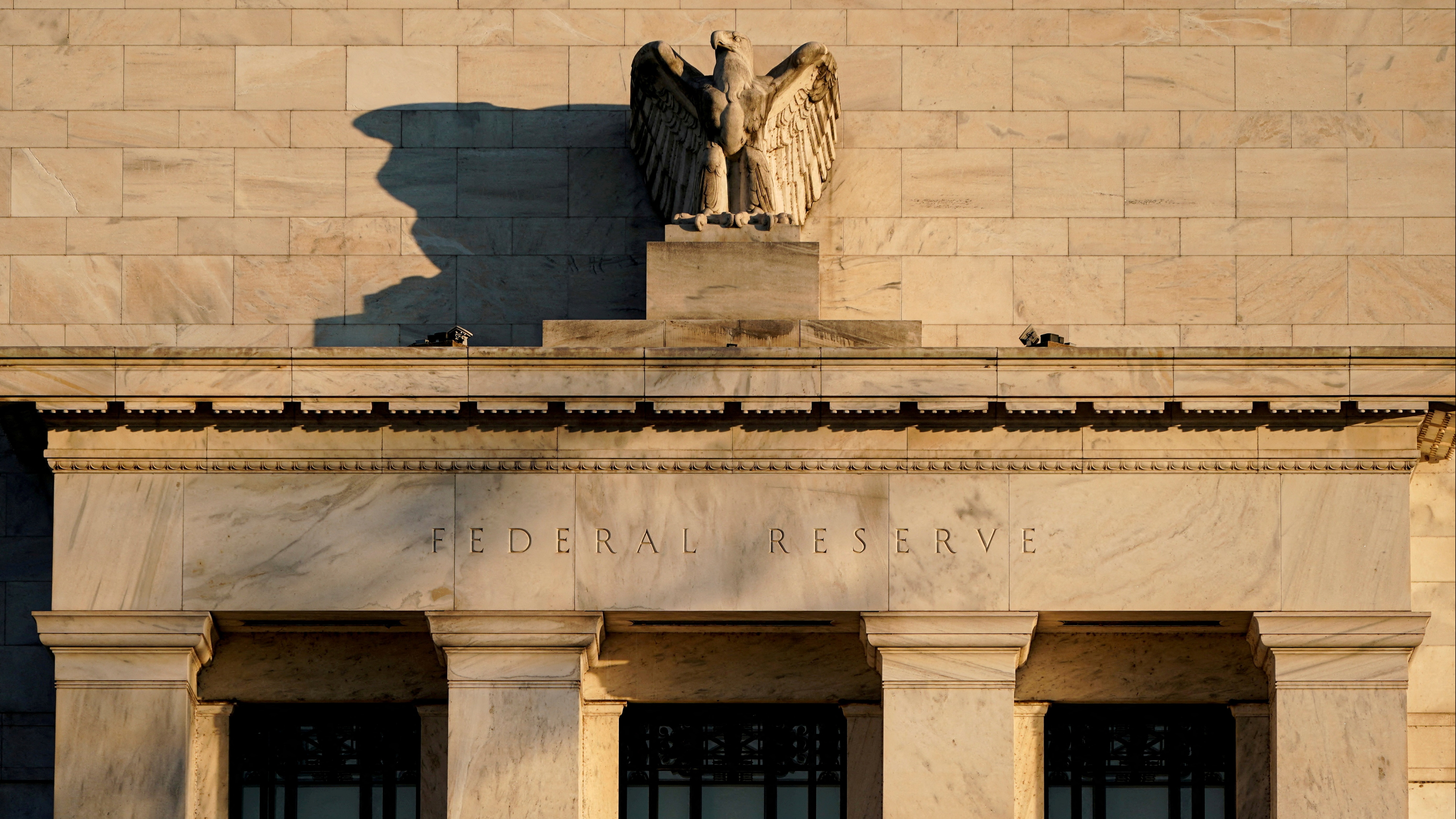 Fed Bej Kitap Raporu Yayımlandı: Amerikan Ekonomisi Büyüyor Ancak Riskler Artıyor