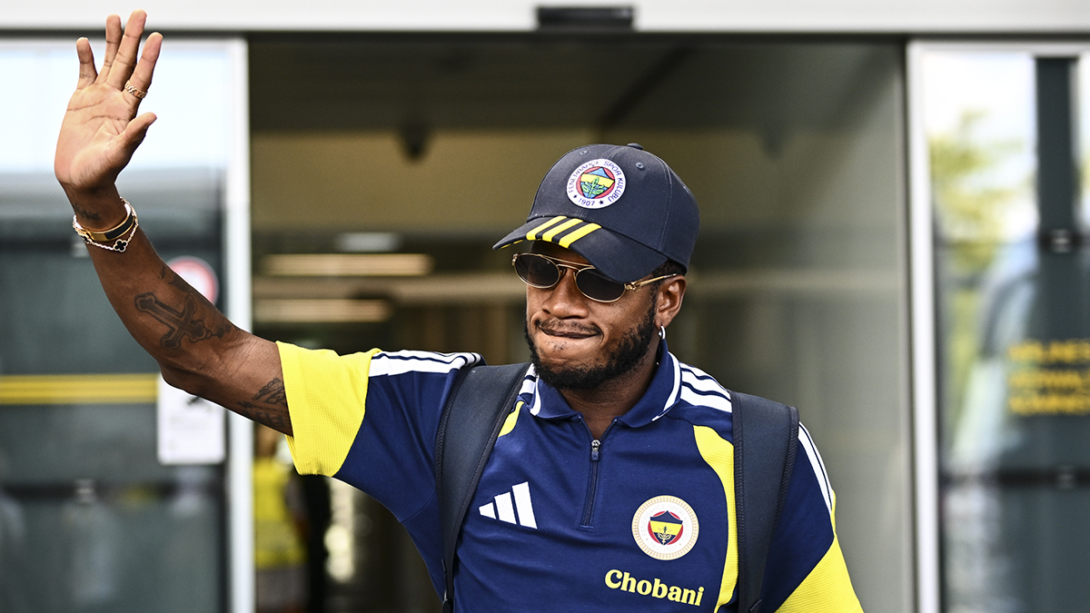 Fenerbahçe'de Fred Ayrıldı: Yeni 7 Numara Kerem Aktürkoğlu Oldu