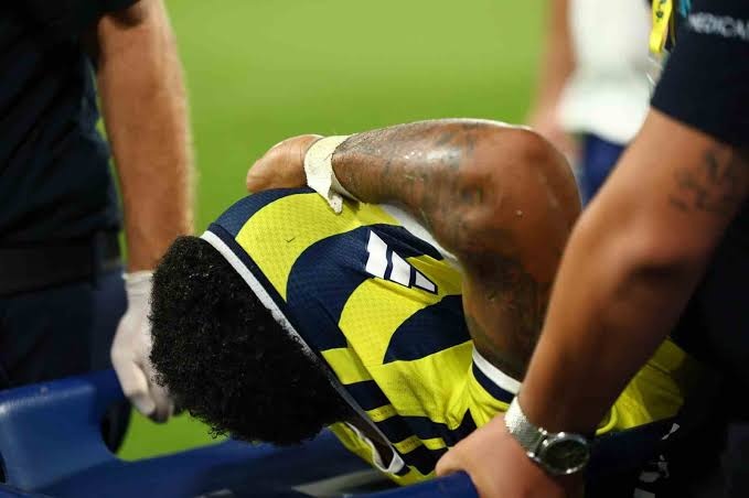 Fenerbahçe'de Jayden Oosterwolde Şoku: Sakatlık Durumu ve Saflara Dönüş Tarihi