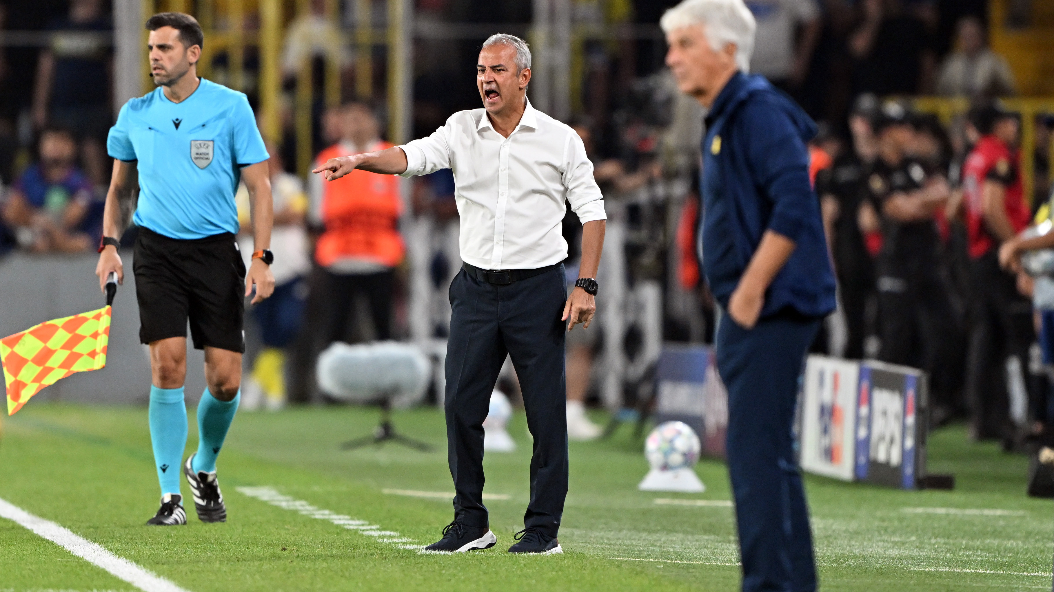 Fenerbahçe'den İsmail Kartal'a Şişe Atan Taraftar İçin Resmi Açıklama