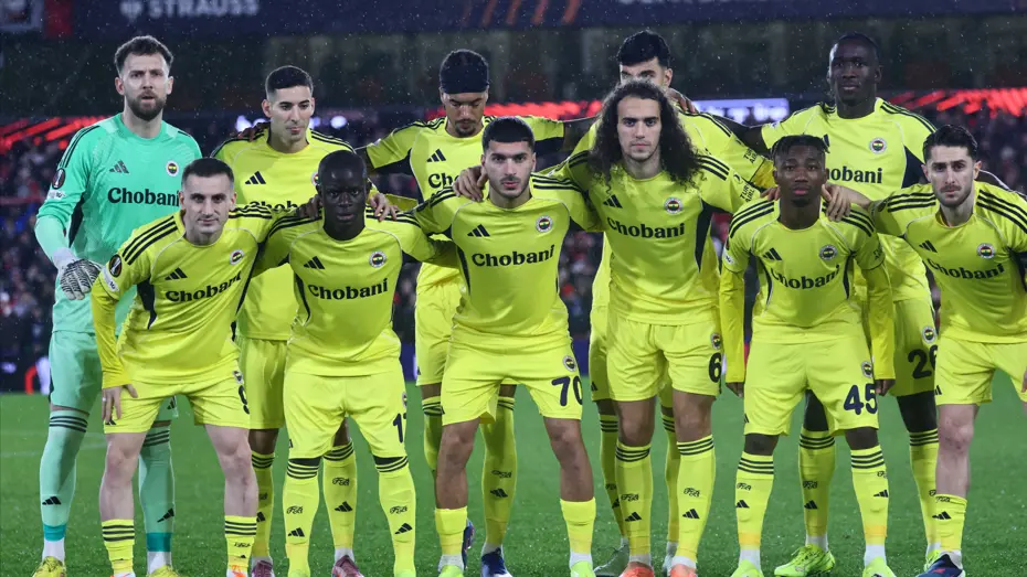 Fenerbahçe Efsanesinden Bomba İddia: Yıldız İsim Trabzonspor'a Transfer Oldu