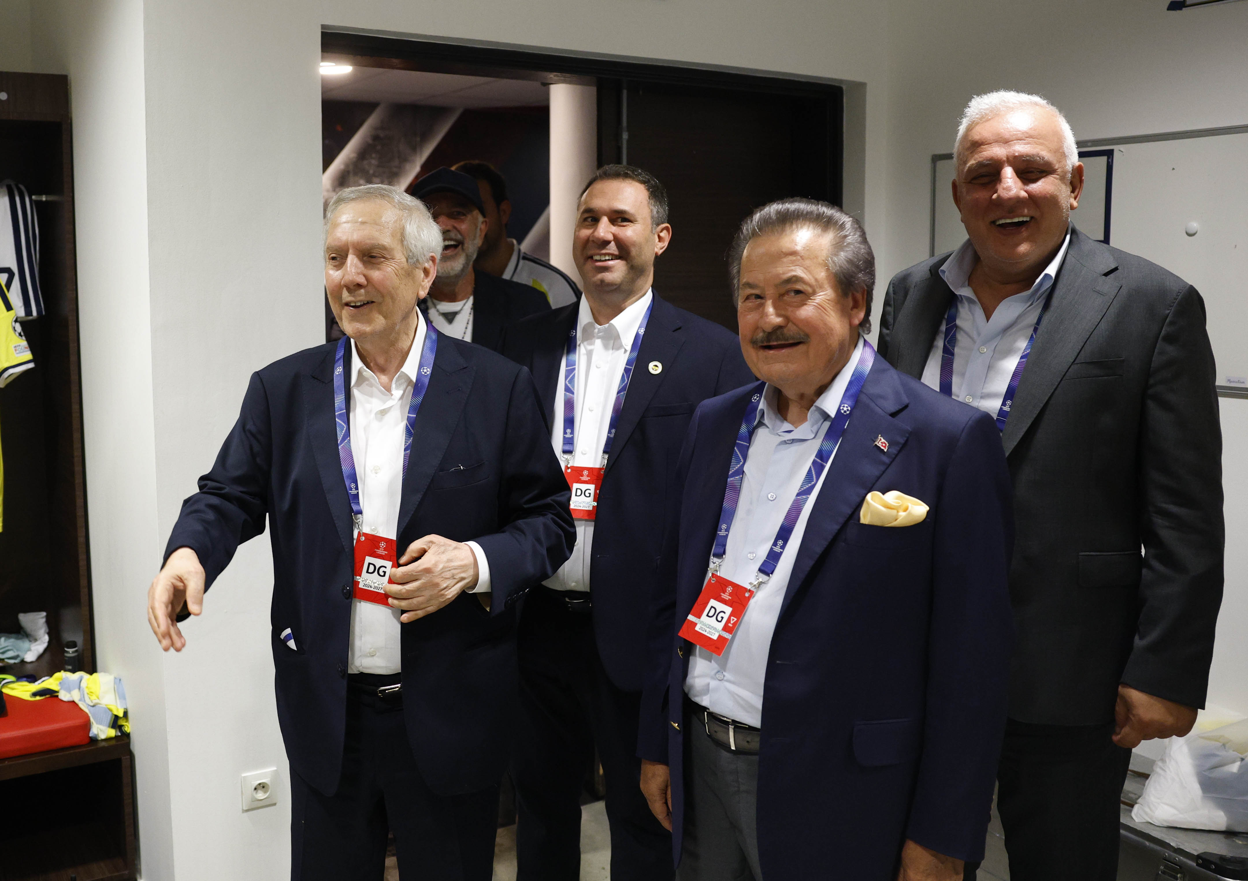 Fenerbahçe Lyon'u Tarihi Zaferle Eledi: Aziz Yıldırım Soyunma Odasına İndi