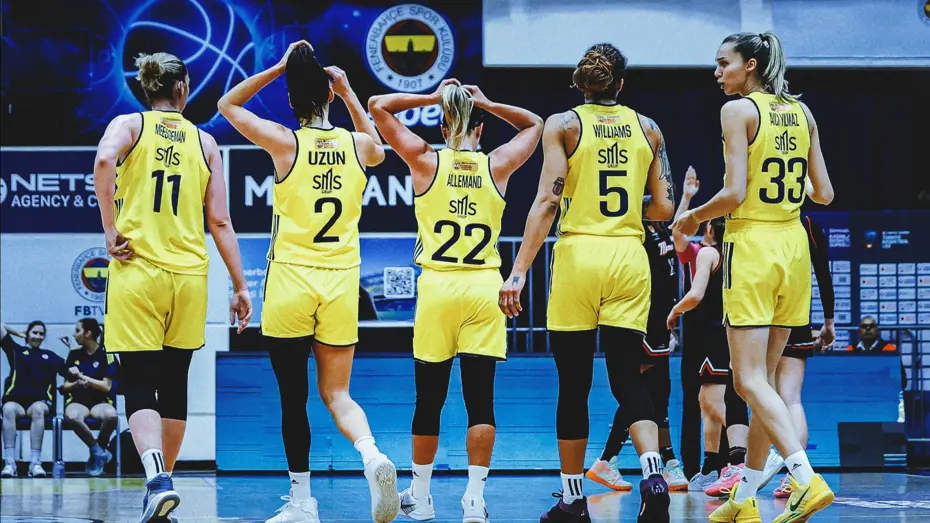 Fenerbahçe Opet Namağlup Şampiyon: Galatasaray'ı Geçerek Kupaya Uzandı