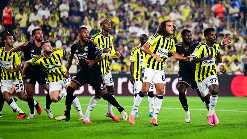 Fenerbahçe, Şampiyonlar Ligi için turu Fransa'ya bıraktı: Kadıköy'de Lyon ile yenişemedi