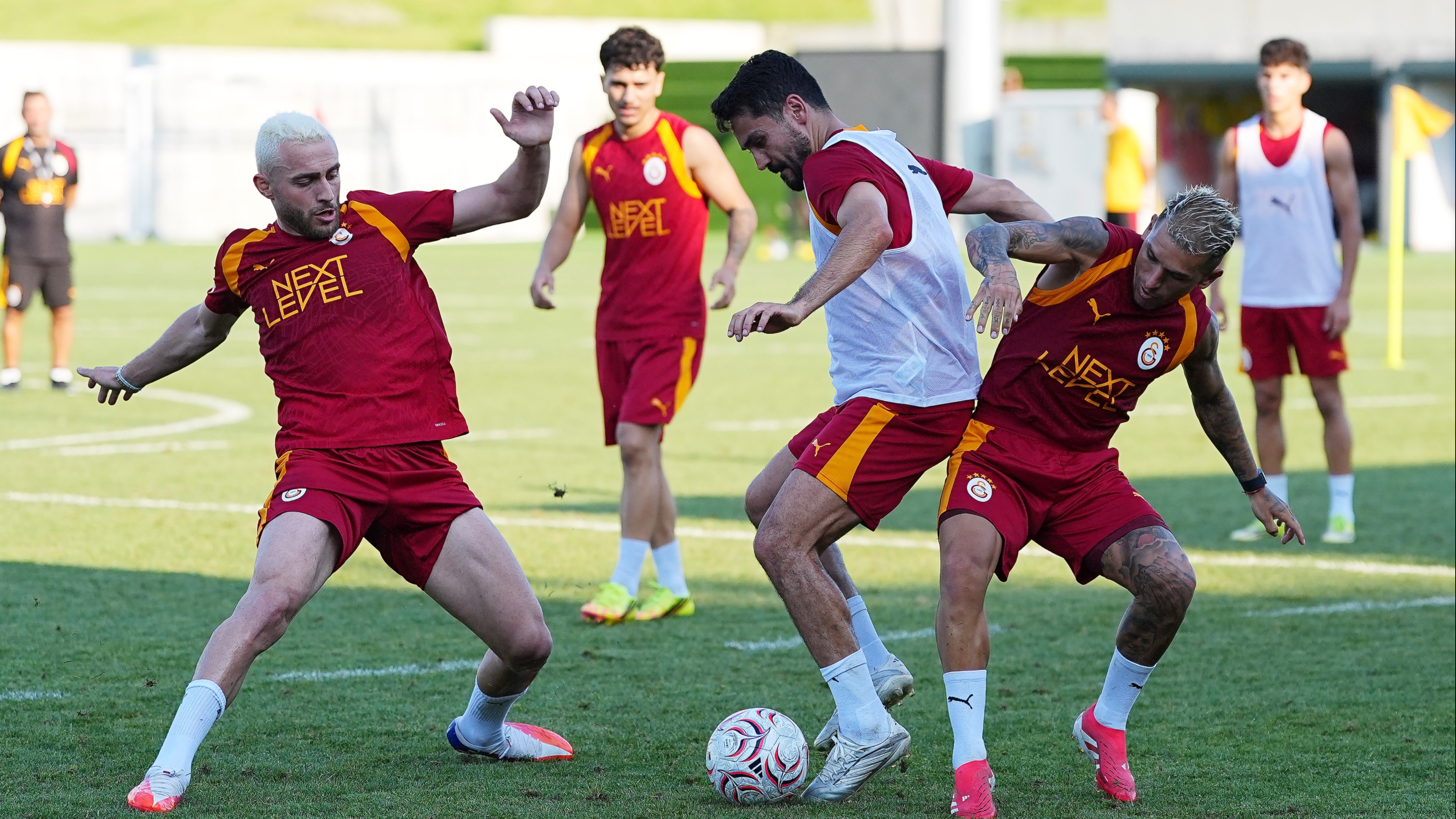 Galatasaray'da Sürpriz Ayrılık İddiası: Lucas Torreira İçin Fiorentina İddiası