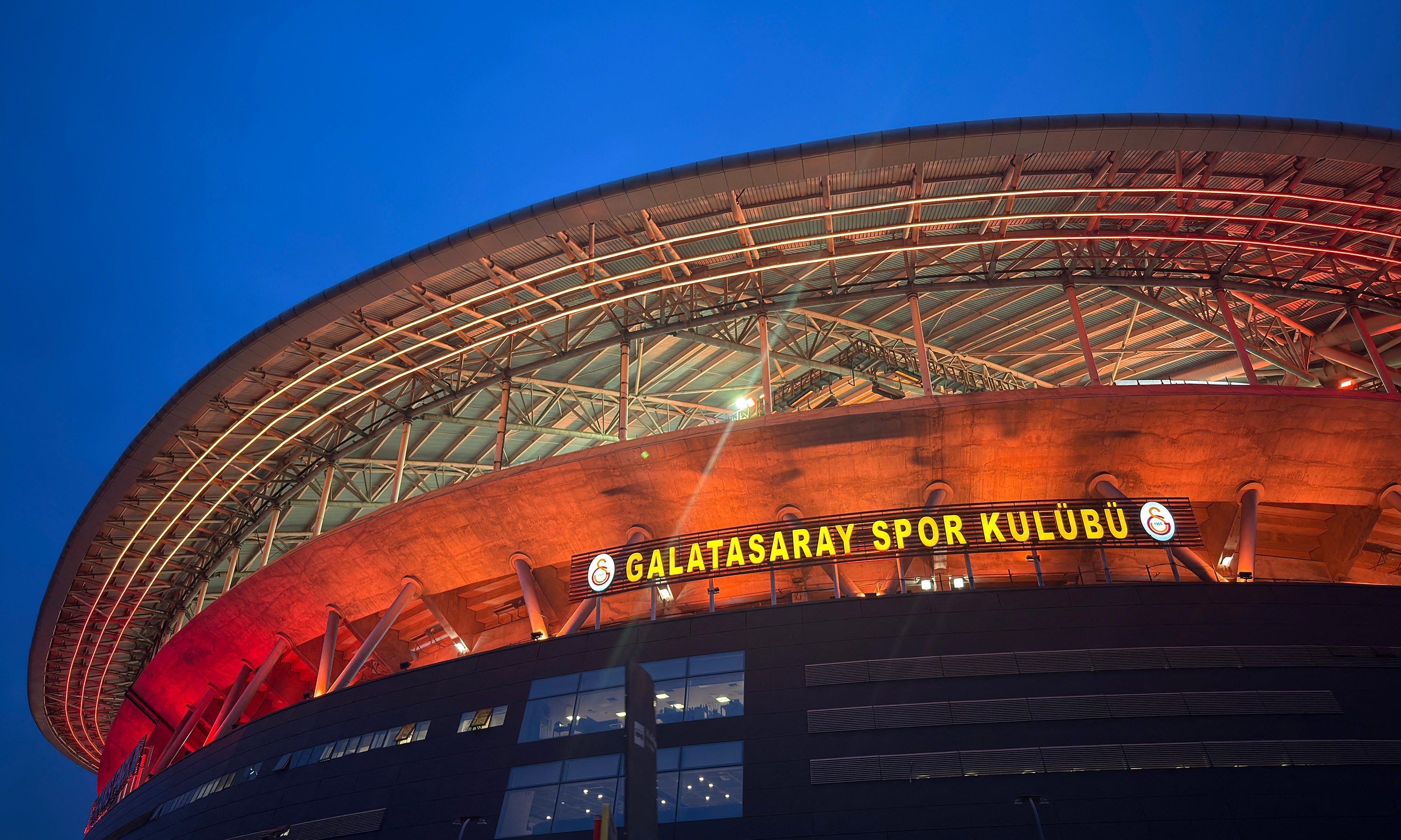 Galatasaray'dan Ezeli Rakiplerine Fark: KAP'a Bildirilen Kar Miktarı Şaşırttı