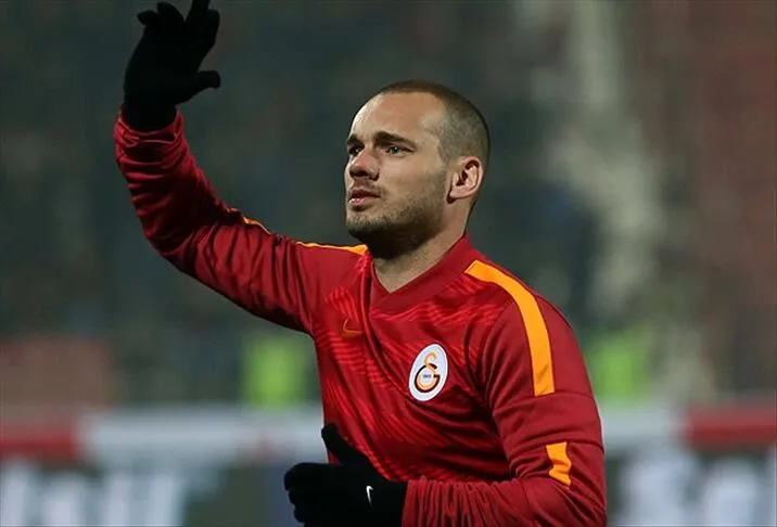 Galatasaray'ın Efsane İsmi Wesley Sneijder Eşyalarını Açık Artırmaya Çıkardı