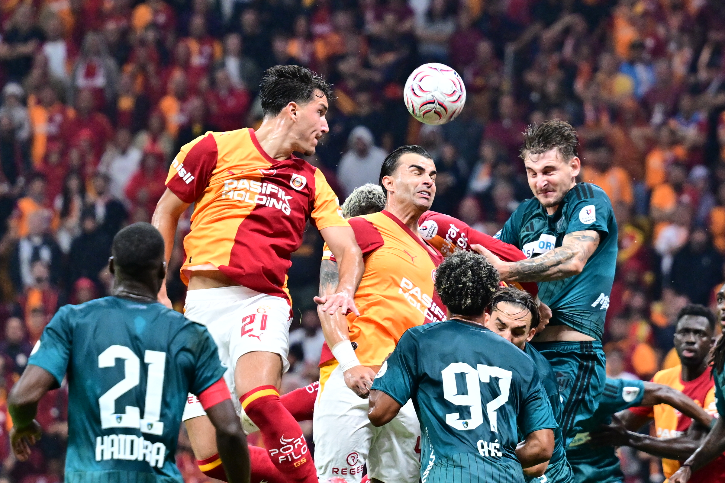 Galatasaray, Kocaelispor Karşısında Tek Golle Kazandı ve Liderliğini Sürdürdü