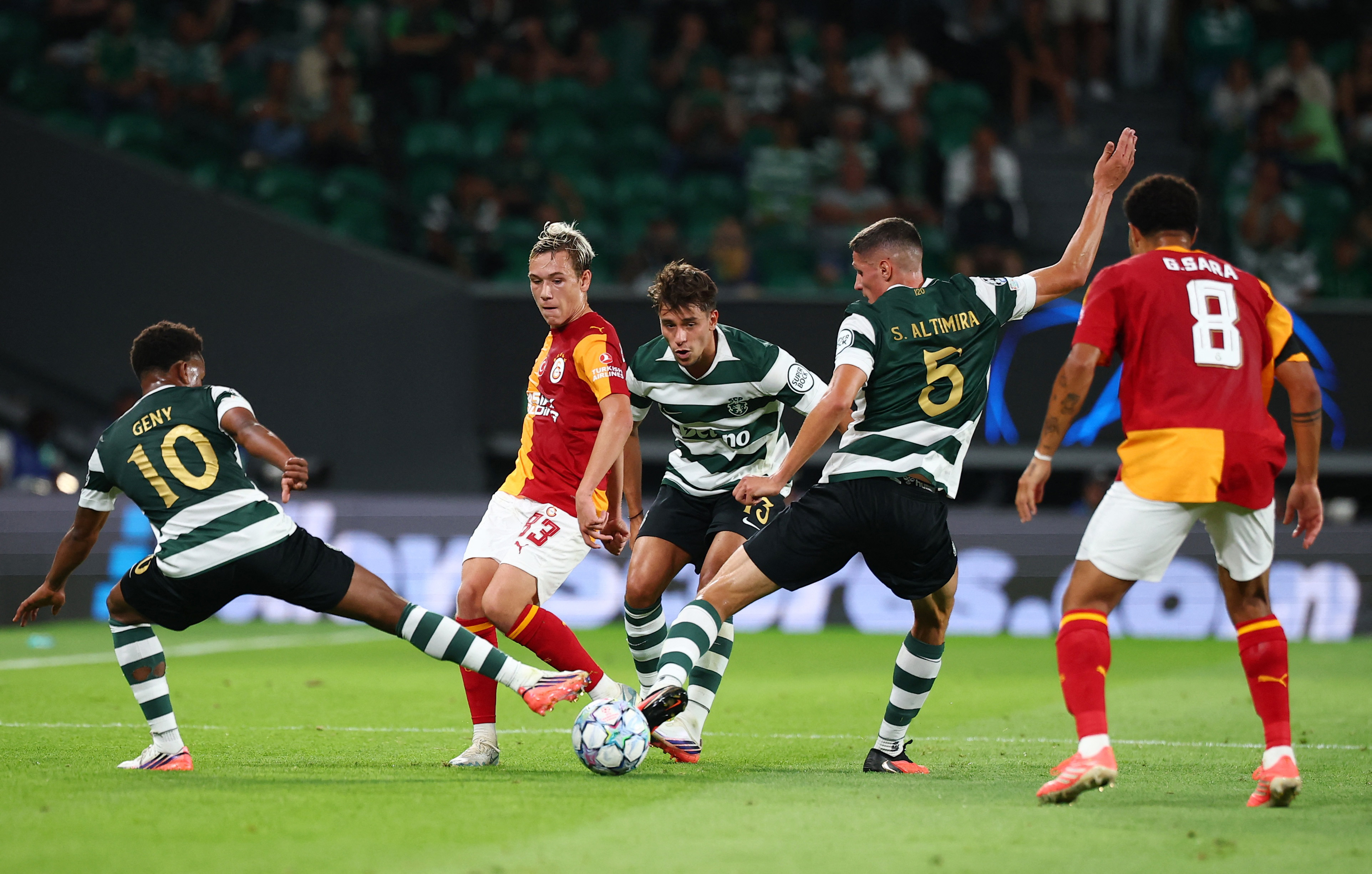 Galatasaray, Şampiyonlar Ligi'ne Sporting Yenilgisiyle Başladı