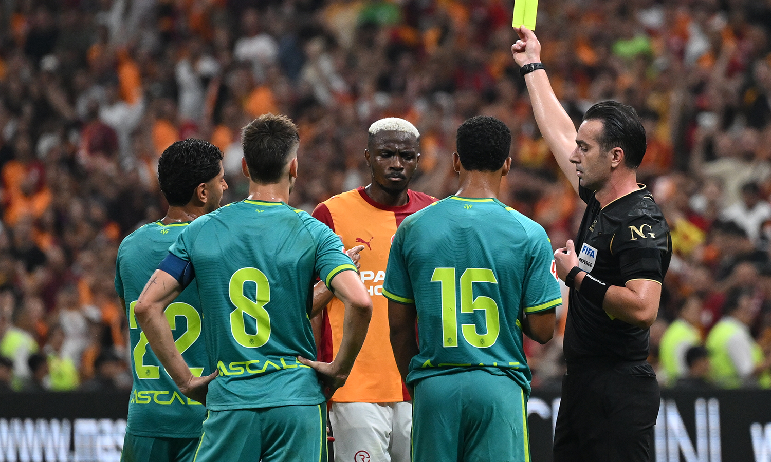 Galatasaray Villarreale Kaybetti: Osimhen Sinirden Deliye Döndü, Okan Buruk Kırmızı Kart Gördü