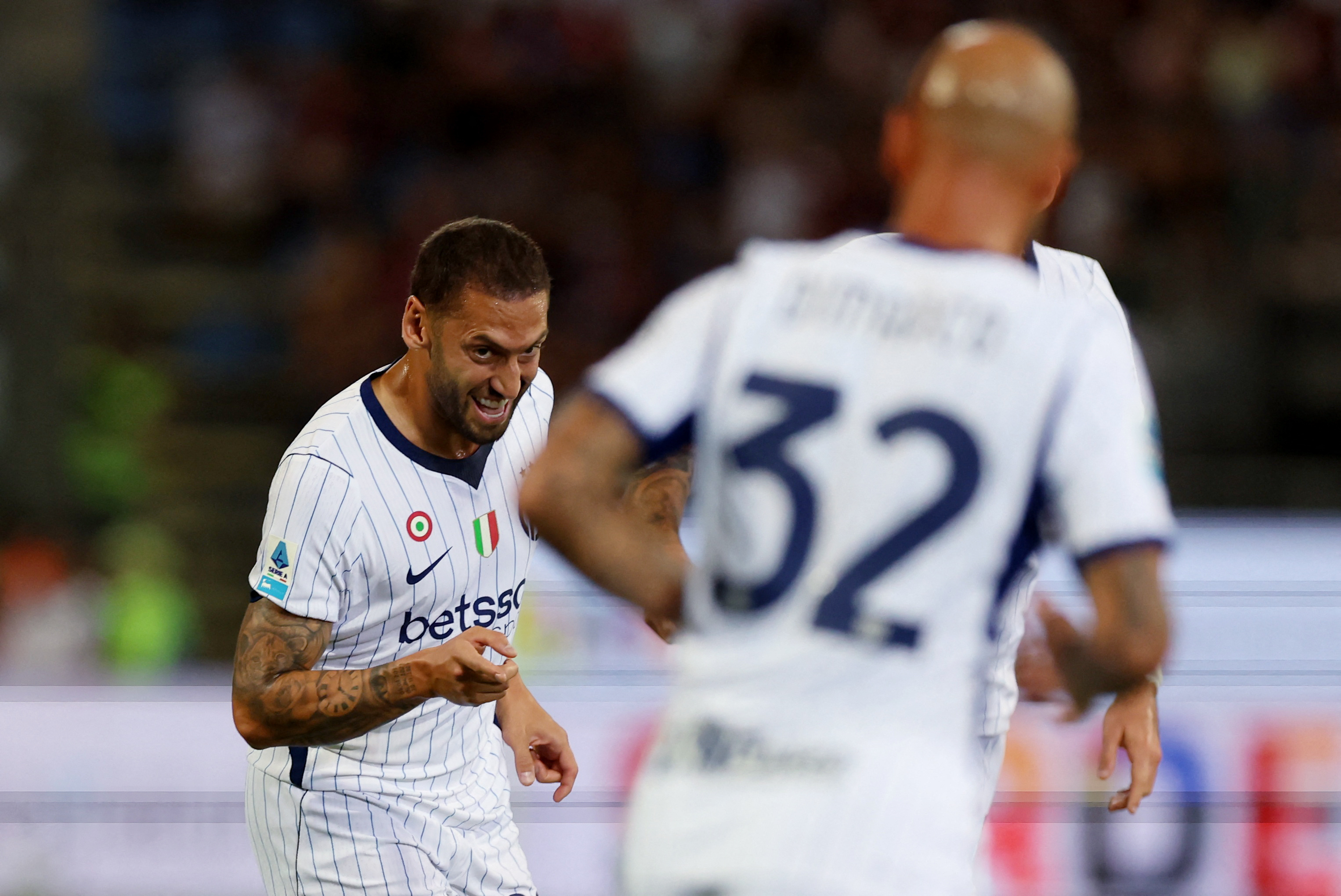 Hakan Çalhanoğlu Yine Sahnede: Inter Cagliari'yi Tek Golle Geçti