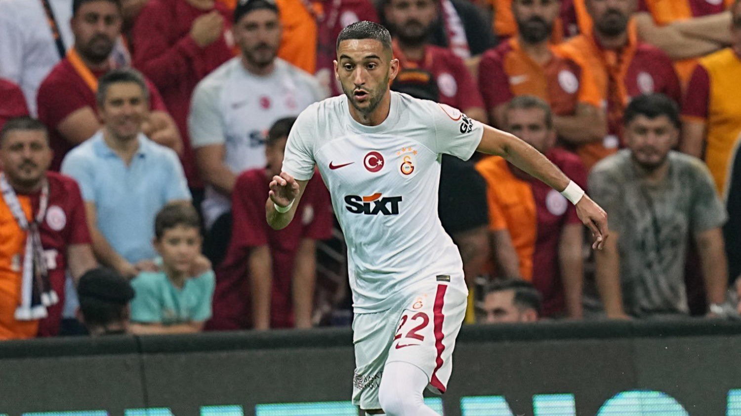 Hakim Ziyech'ten Sürpriz Transfer: Yıldız Futbolcu Kıta Değiştirdi