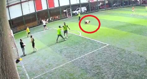 Halı Saha Maçında Fenalaşan Genç Futbolcu Hayatını Kaybetti