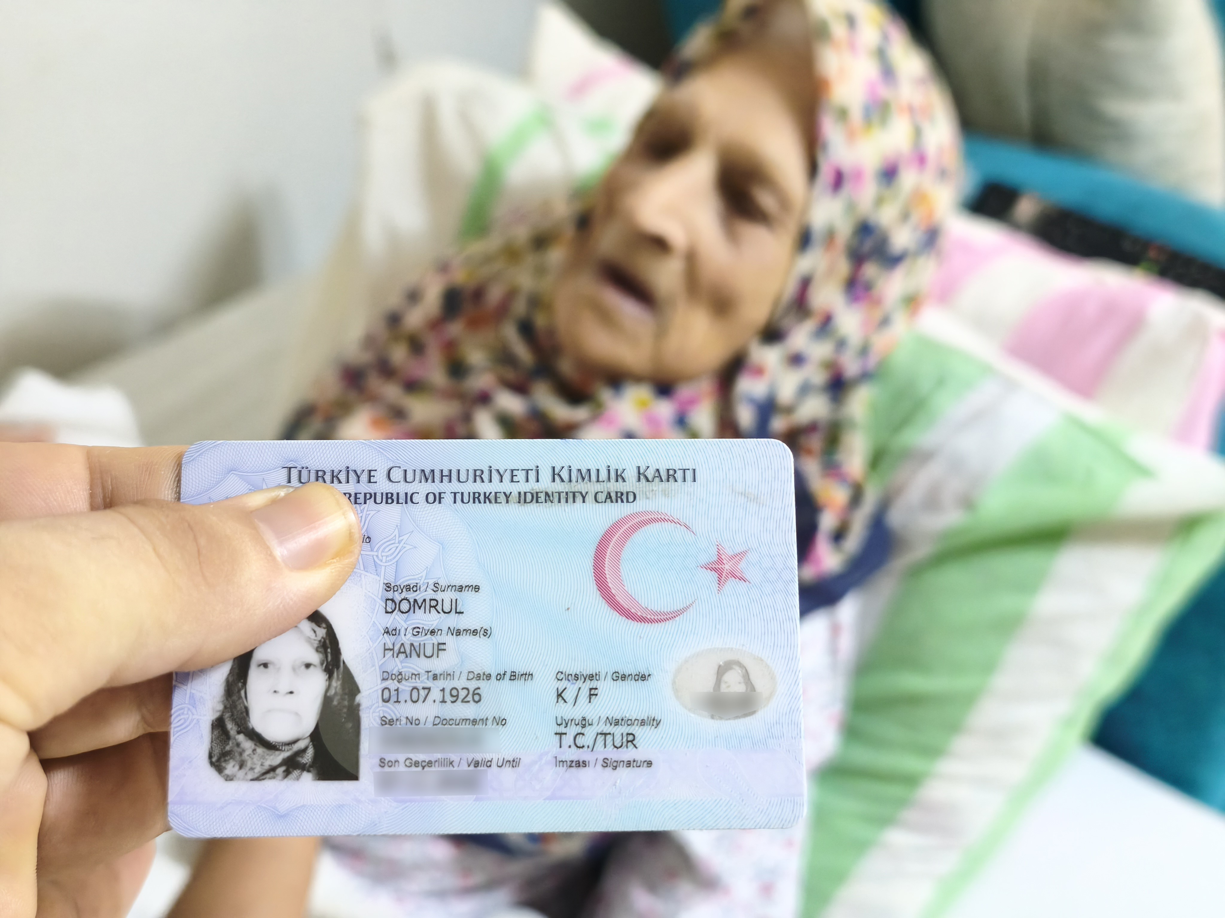 Hatay'da 100 Yaşındaki Hanuf Nine 5 Kuşak Torununu Gördü, 171 Kişilik Ailesiyle Rekor Kırdı