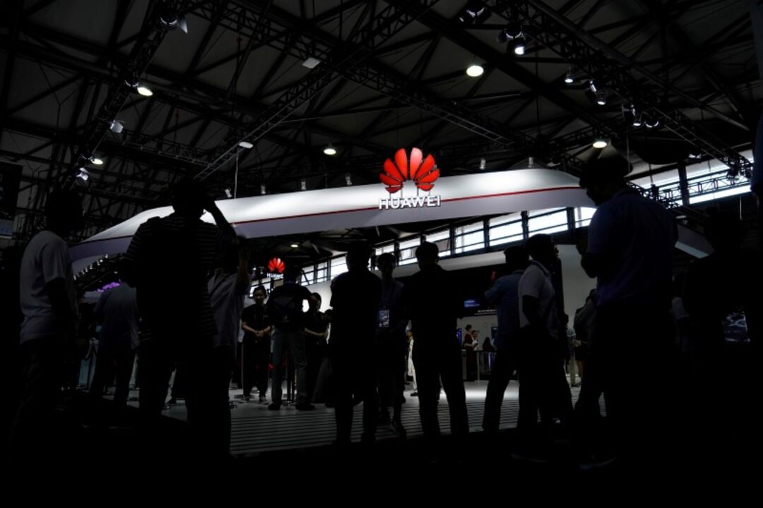 Huawei, İran'daki Ticari İlişkileri Nedeniyle ABD'de Hakim Karşısına Çıkıyor