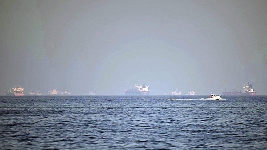 Hürmüz Boğazı'nda Şok Olay: Tanker Mühimmatla Vuruldu