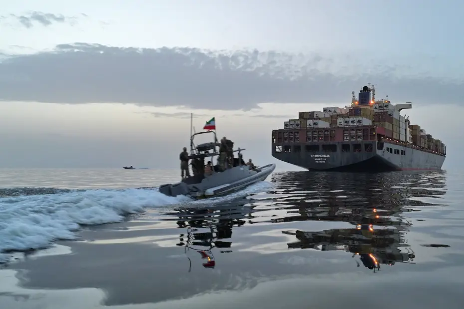 İran Devrim Muhafızları ABD Bağlantılı Gemiye El Koydu