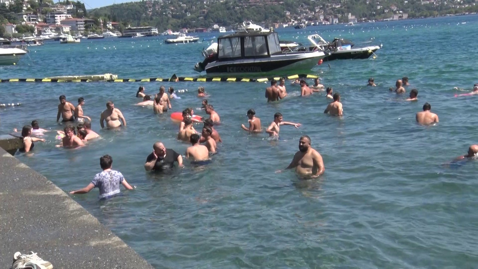 İstanbul'da Aşırı Sıcak Alarmı: Serinlemek İsteyenler Boğaz'a Akın Etti