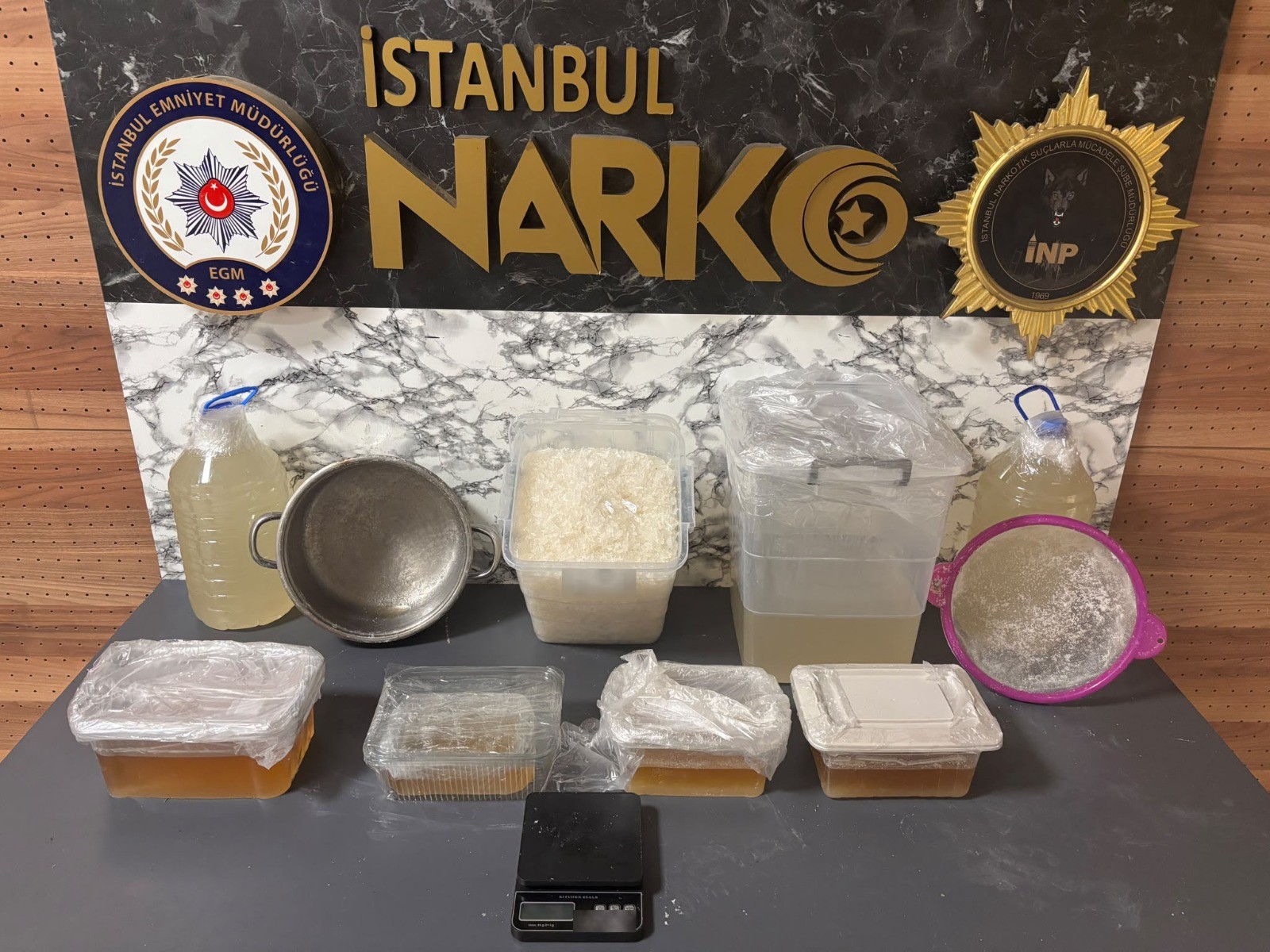 İstanbul'da Dev Uyuşturucu Operasyonu: 26 Kilo Metamfetamin Ele Geçirildi