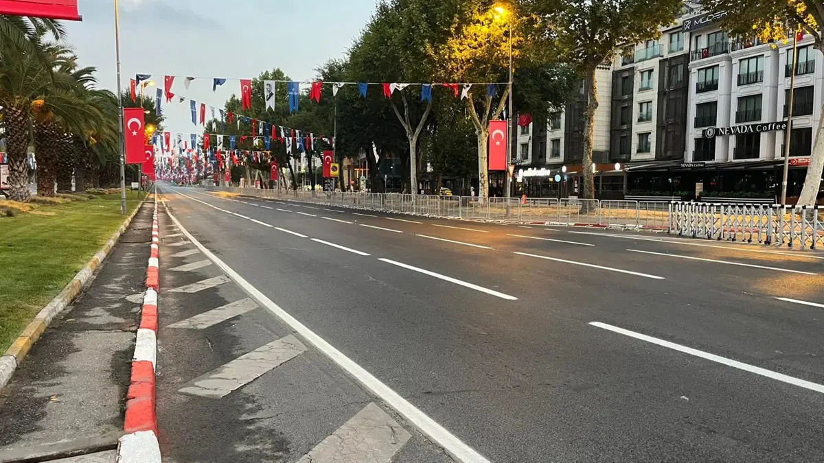 İstanbul'da Pazar Planı Yapanlar Dikkat! Bazı Yollar Trafiğe Kapatıldı