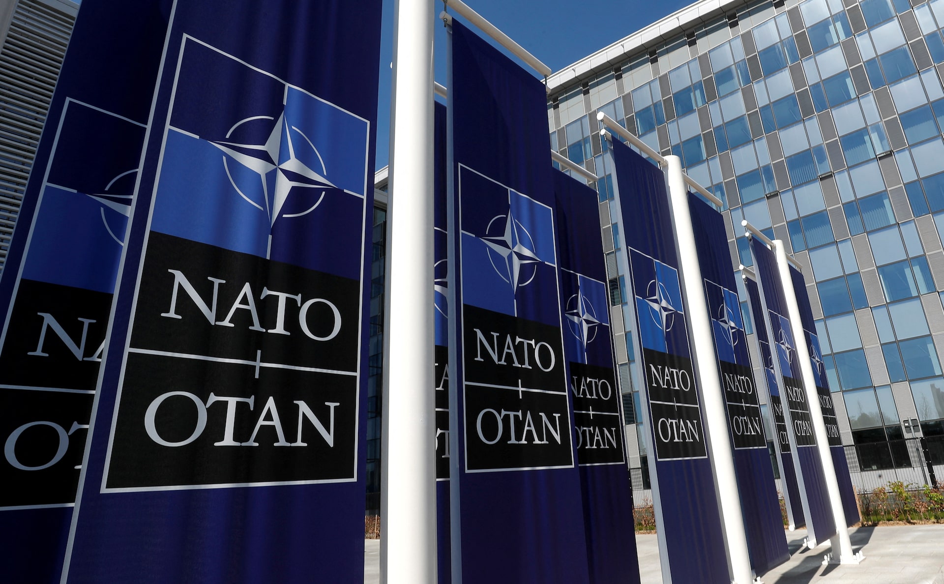 İsviçre'de Kritik Referandum: NATO ve Yaptırım Karşıtı Yeni Tarafsızlık Modeli Oylanıyor
