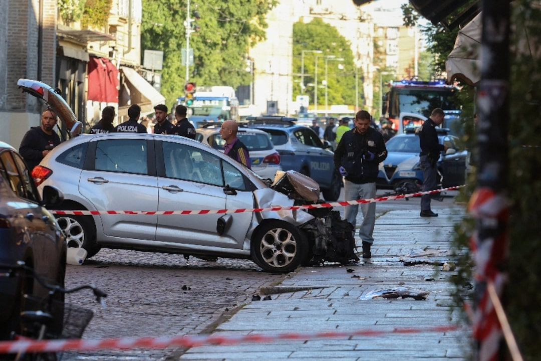 İtalya'dan Trafik Güvenliği İçin Yeni Adım: Telefona Bakarak Yolun Karşısına Geçene Ceza