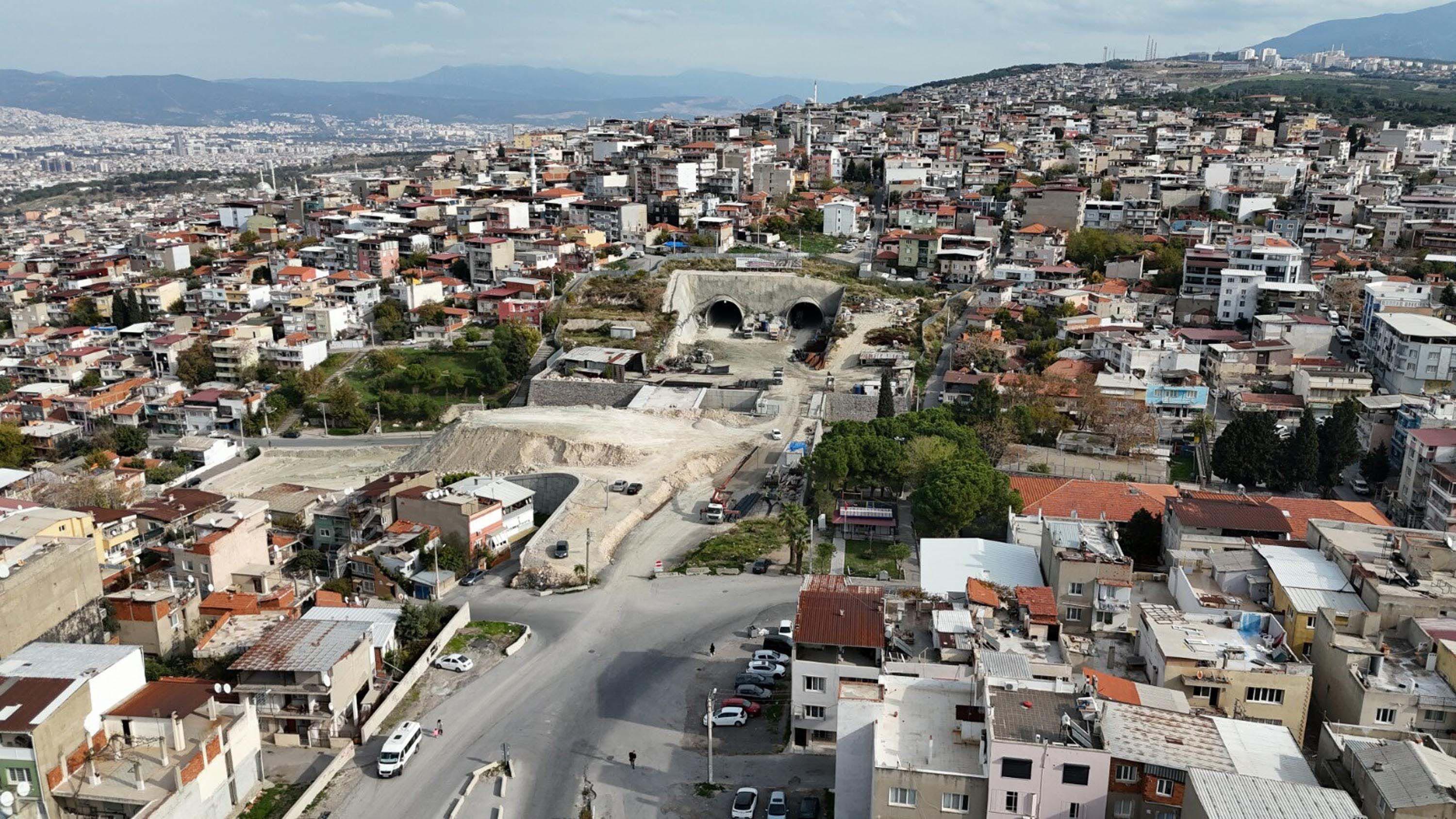 İzmir'de Tünel İnşaatı Krizi: 100 Hane Boşaltıldı, Esnaf Mağdur