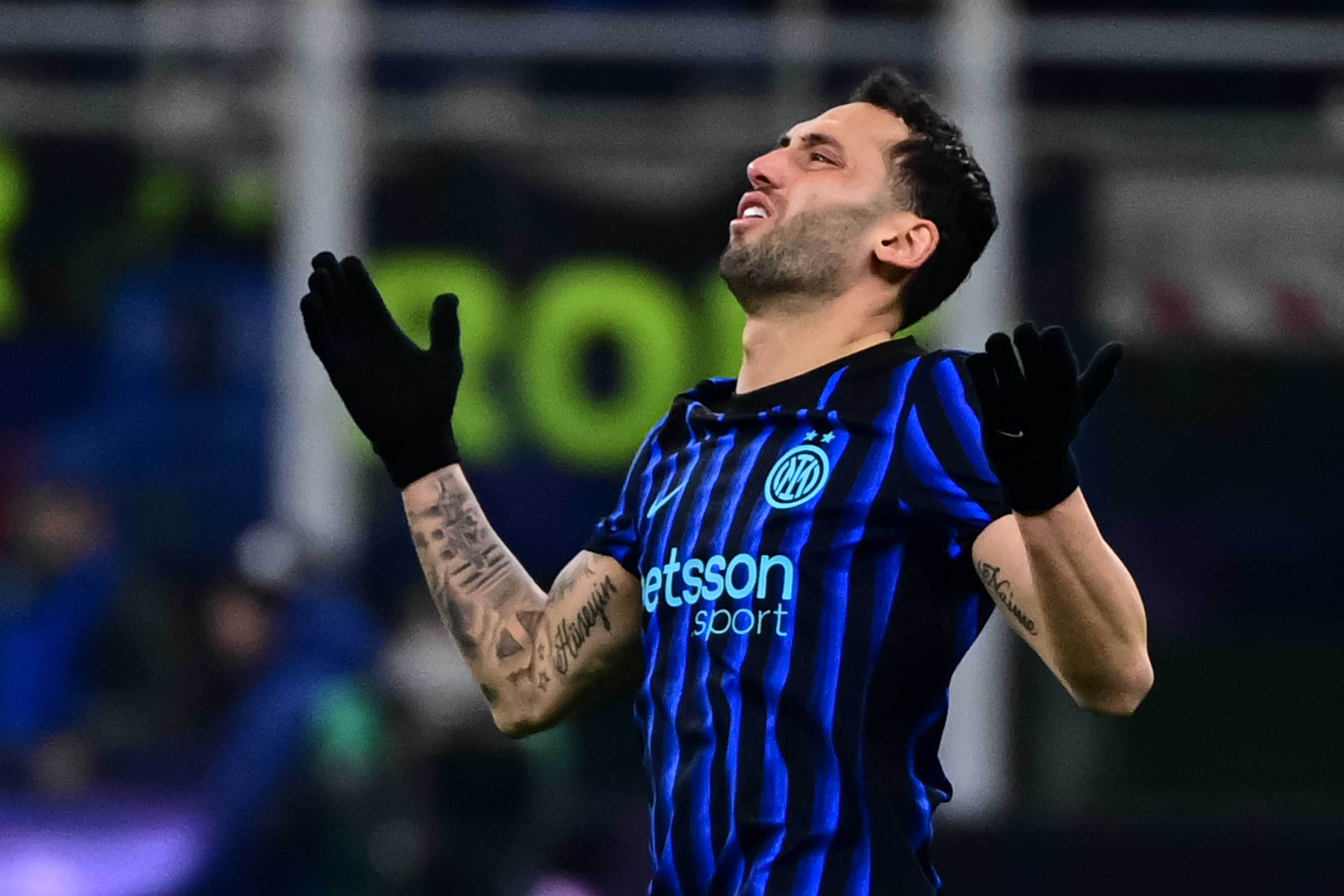 Inter'de Şok Sakatlık: Hakan Çalhanoğlu Bir Süre Sahalardan Uzak Kalacak