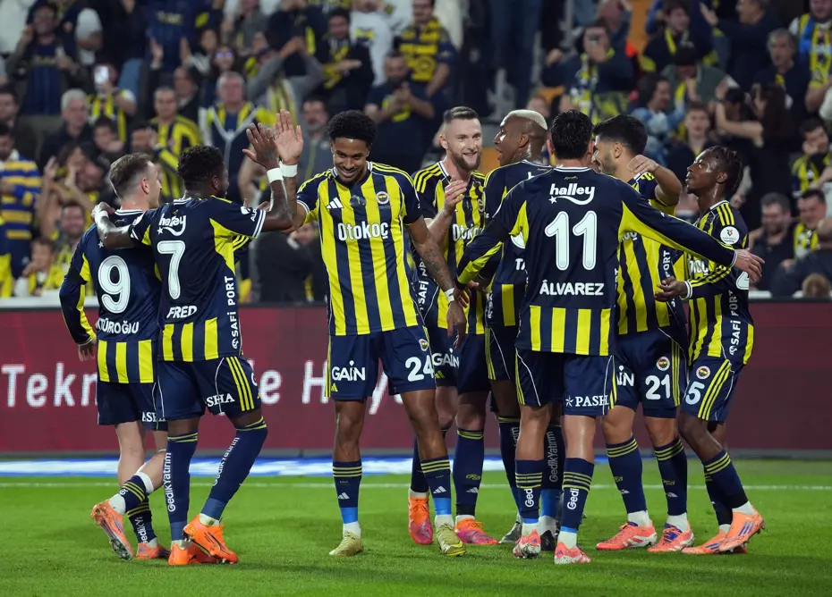 Kadıköy'de Şok Tepki: Fenerbahçe'de Uzun Süre Sonra Sahaya Dönen İsim Yuhalandı