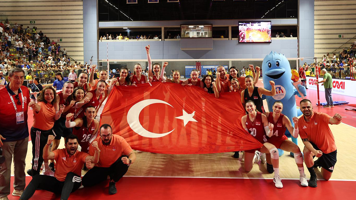 Kadın Milli Voleybol Takımı Set Vermeden Şampiyon Oldu