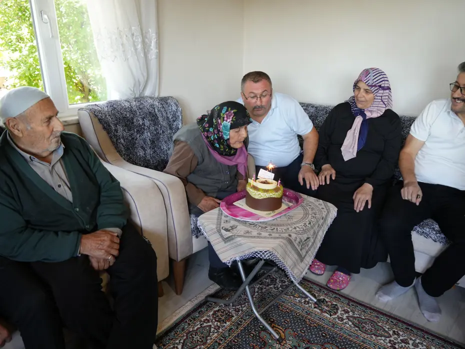 Kastamonu'da Büyük Coşku: Atiye Nine 100 Yaşını Davul Zurnayla Kutladı
