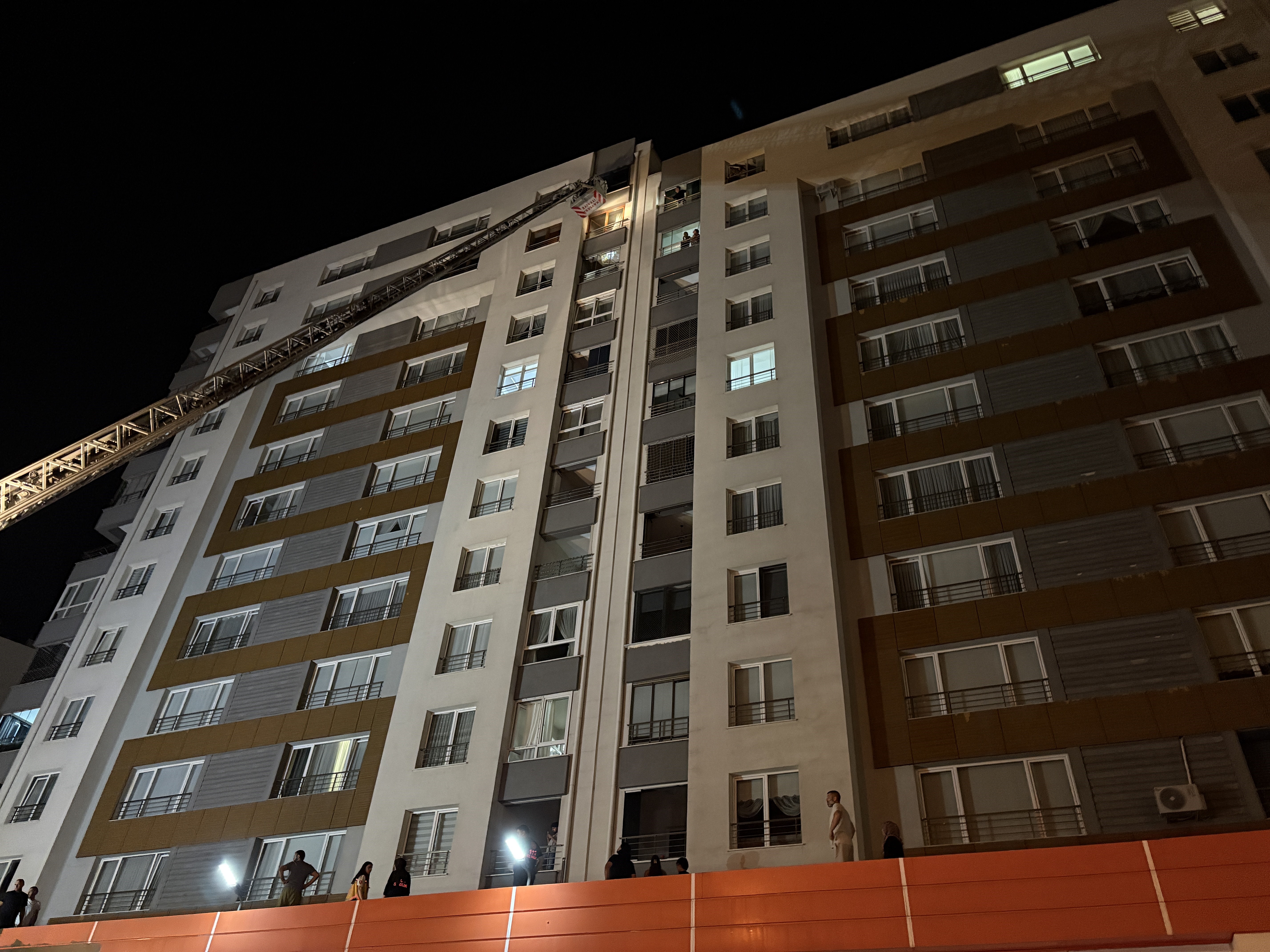 Kayseri'de Yürek Yakan Olay: Yangında 13'üncü Kattan Düşen Ev Sahibi Hayatını Kaybetti