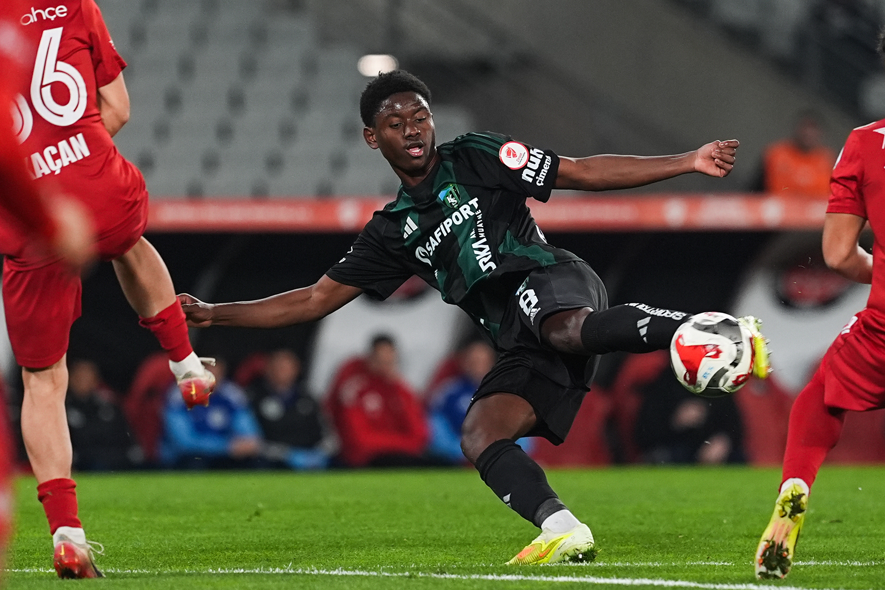 Kocaelispor'da Habib Keita Krizi: Sözleşme Tek Taraflı Feshedildi