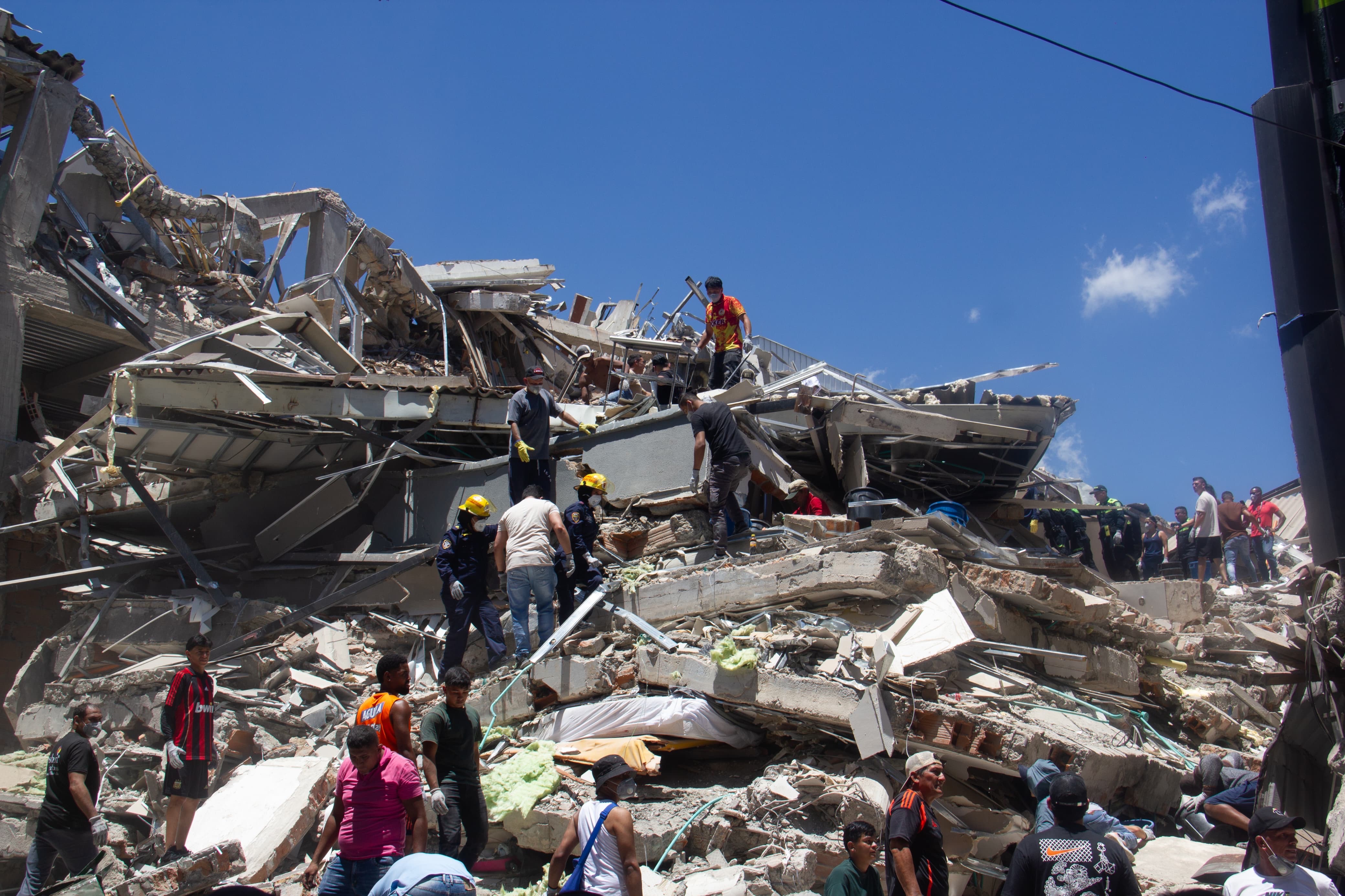 Kolombiya'da 7.4 Büyüklüğünde Deprem: Can Kaybı 132'ye Yükseldi