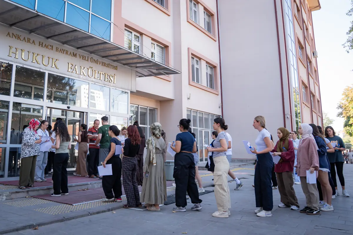 KPSS Lisans Maratonu Başladı: Kimi Son Saniyede Yetişti Kimi Kapıda Kaldı