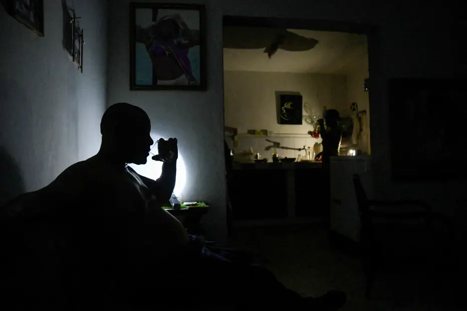 Küba'da Büyük Elektrik Kesintisi: Milyonlar Karanlığa Gömüldü