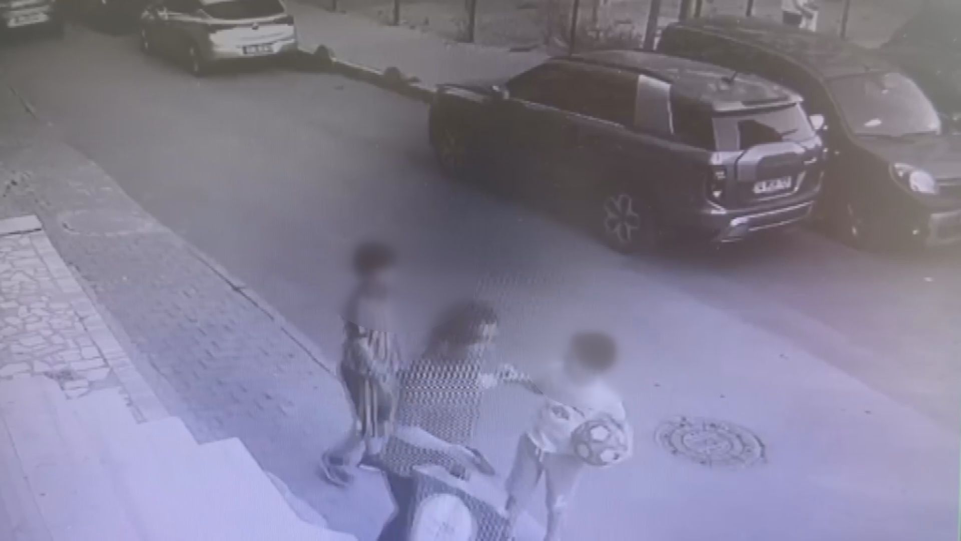 Küçükçekmece'de Silahlı Kavga: Sokakta Oyun Oynayan Çocuk Vuruldu