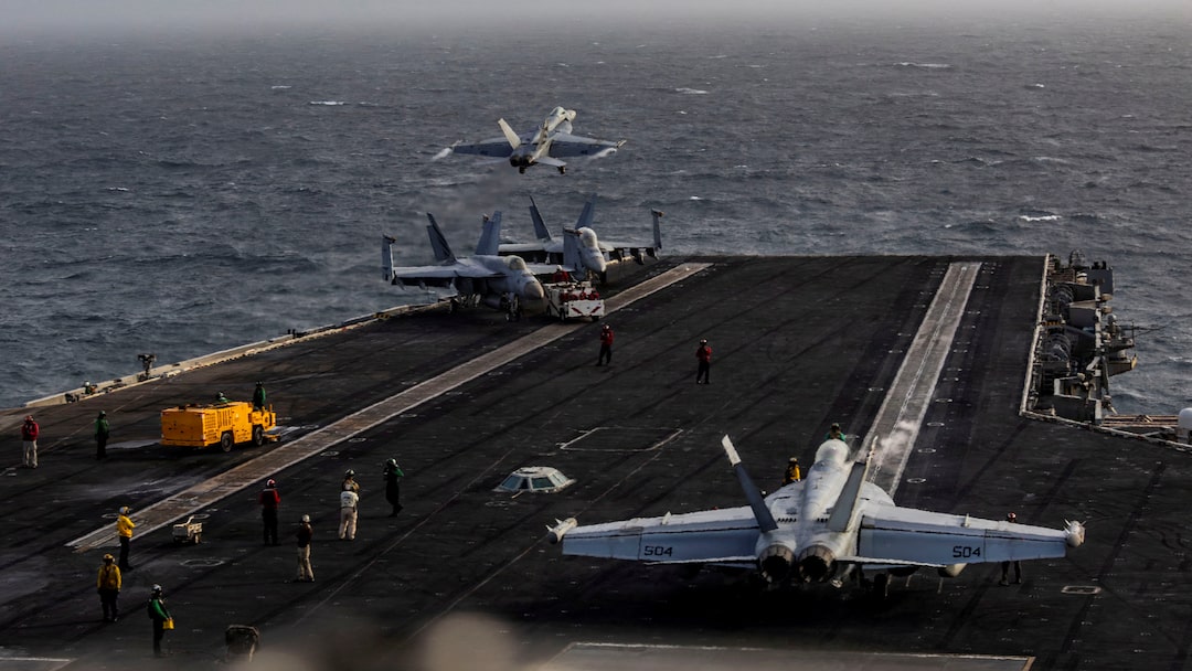 Küflü Duşlar ve Erzak Krizi ABD'yi Karıştırdı: USS Abraham Lincoln Eve Dönüyor