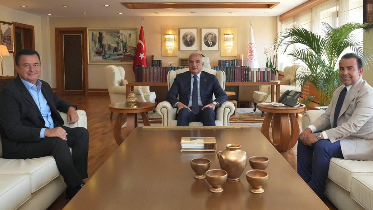 Kültür ve Turizm Bakanı Mehmet Nuri Ersoy ve Acun Ilıcalı Bakanlıkta Buluştu