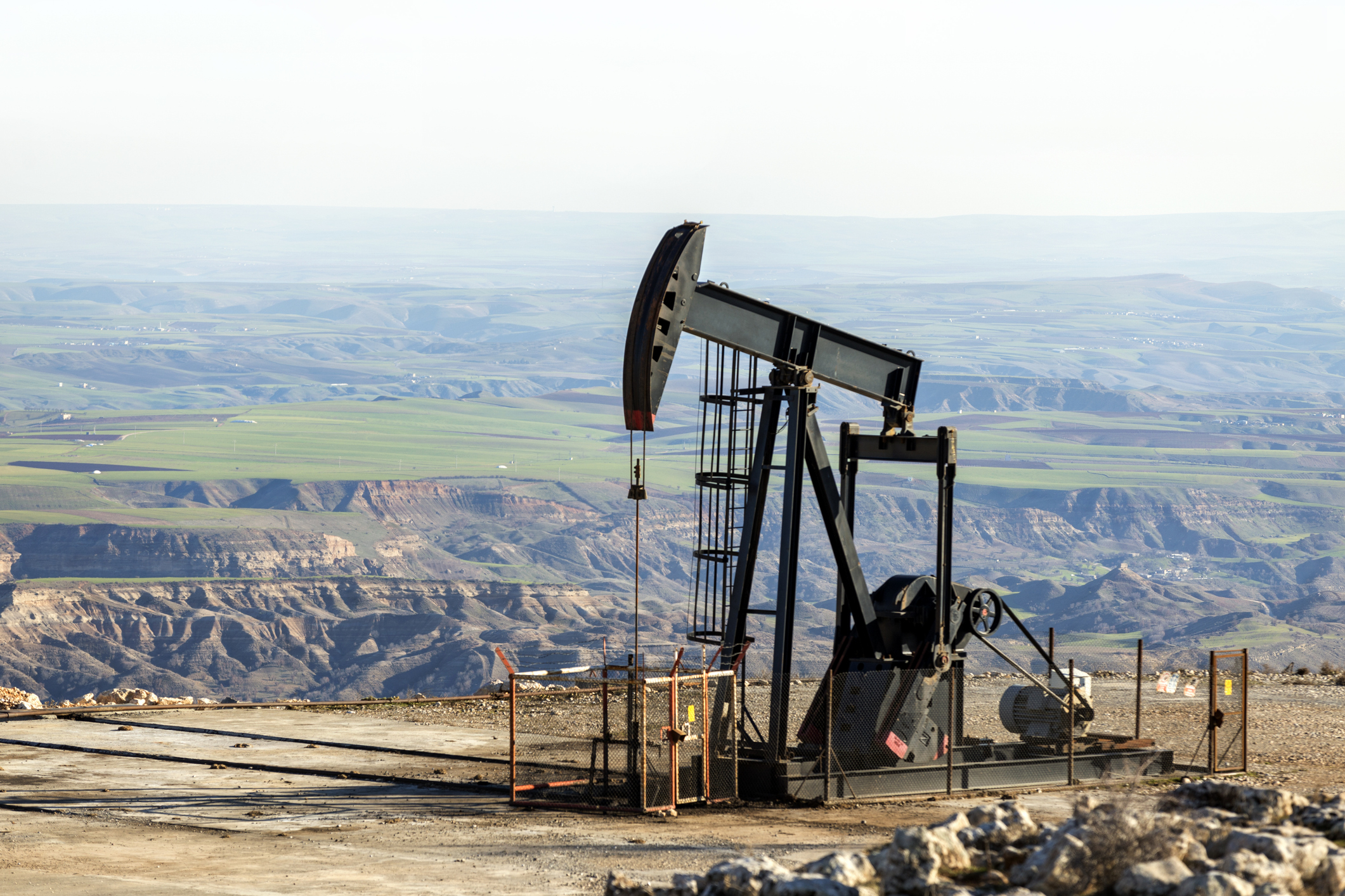 Küresel Piyasada Petrol Fiyatları Güçlü Seyrini Sürdürüyor