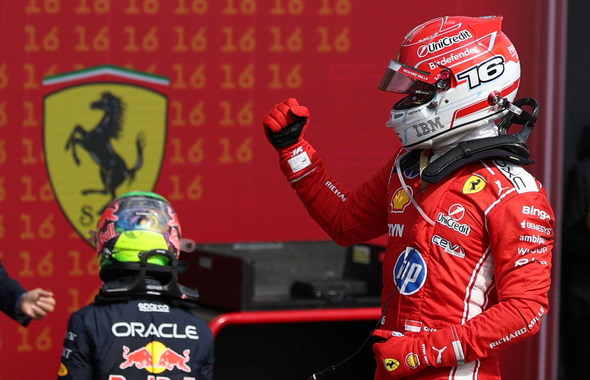 Lewis Hamilton'ın Evinde Mutlu Sona Ulaşan Charles Leclerc Yarışı Kazandı