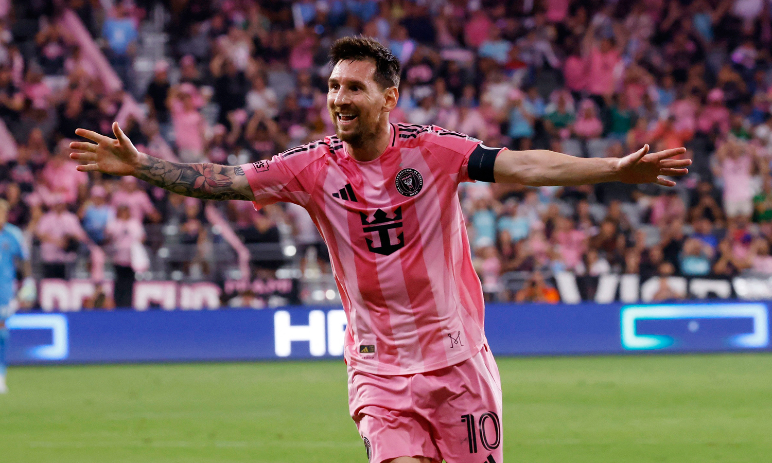 Lionel Messi'den Tarihi Başarı: Inter Miami ile 48. Kupa ve 100. Gol Sevinci