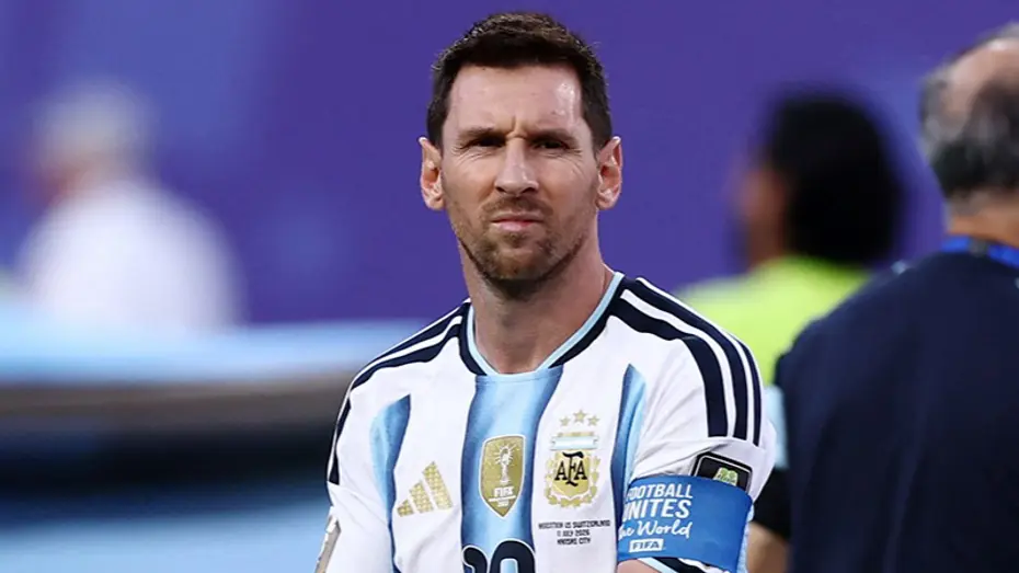 Lionel Messi'nin Büyük Dönüşü: Gözyaşlarıyla Veda Ettiği Statta Kupa Peşinde