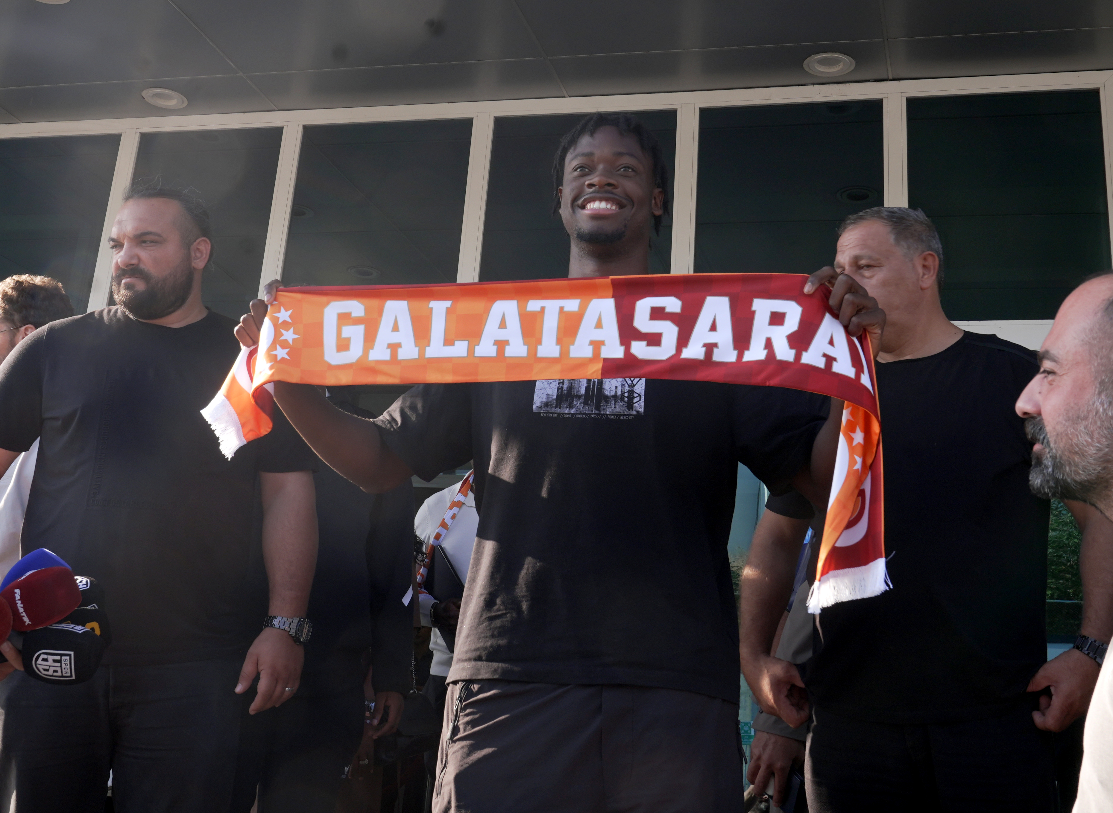 Maliyeti Belli Oldu: Galatasaray, Fransız Yıldız Bitshiabu'yu Kadrosuna Kattı