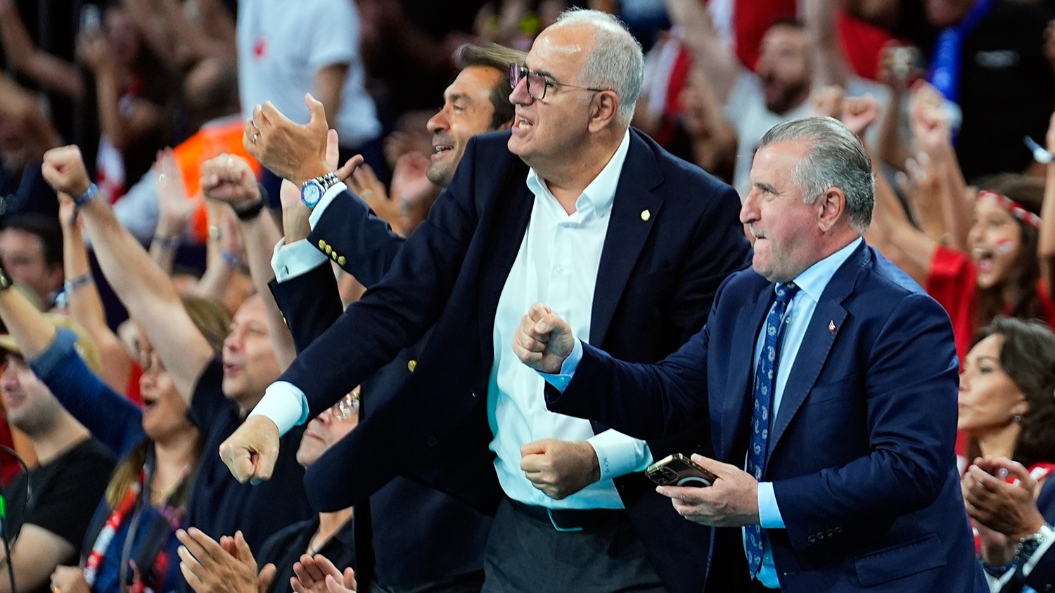 Mehmet Akif Üstündağ'dan Filenin Sultanları'na Büyük Övgü