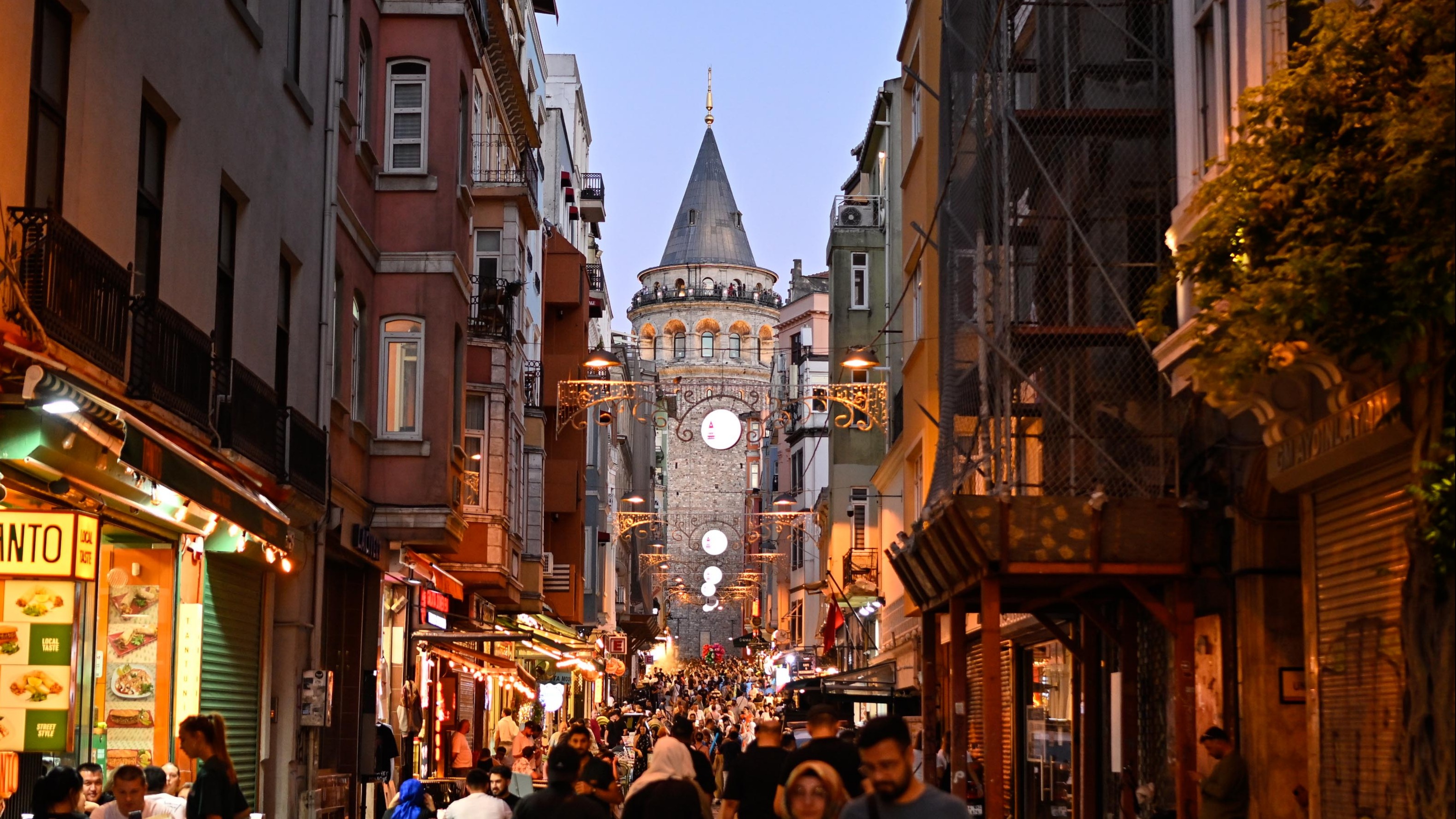 Meteorolojiden İstanbul İçin Kritik Gece Uyarısı: Sıcaklık ve Nem Rekoru Kırılacak